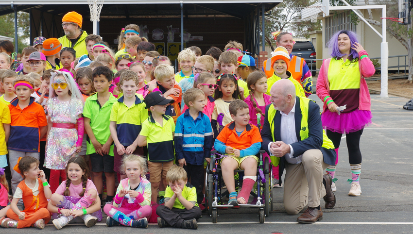 The Commissioner and the children of Narembeen primary school