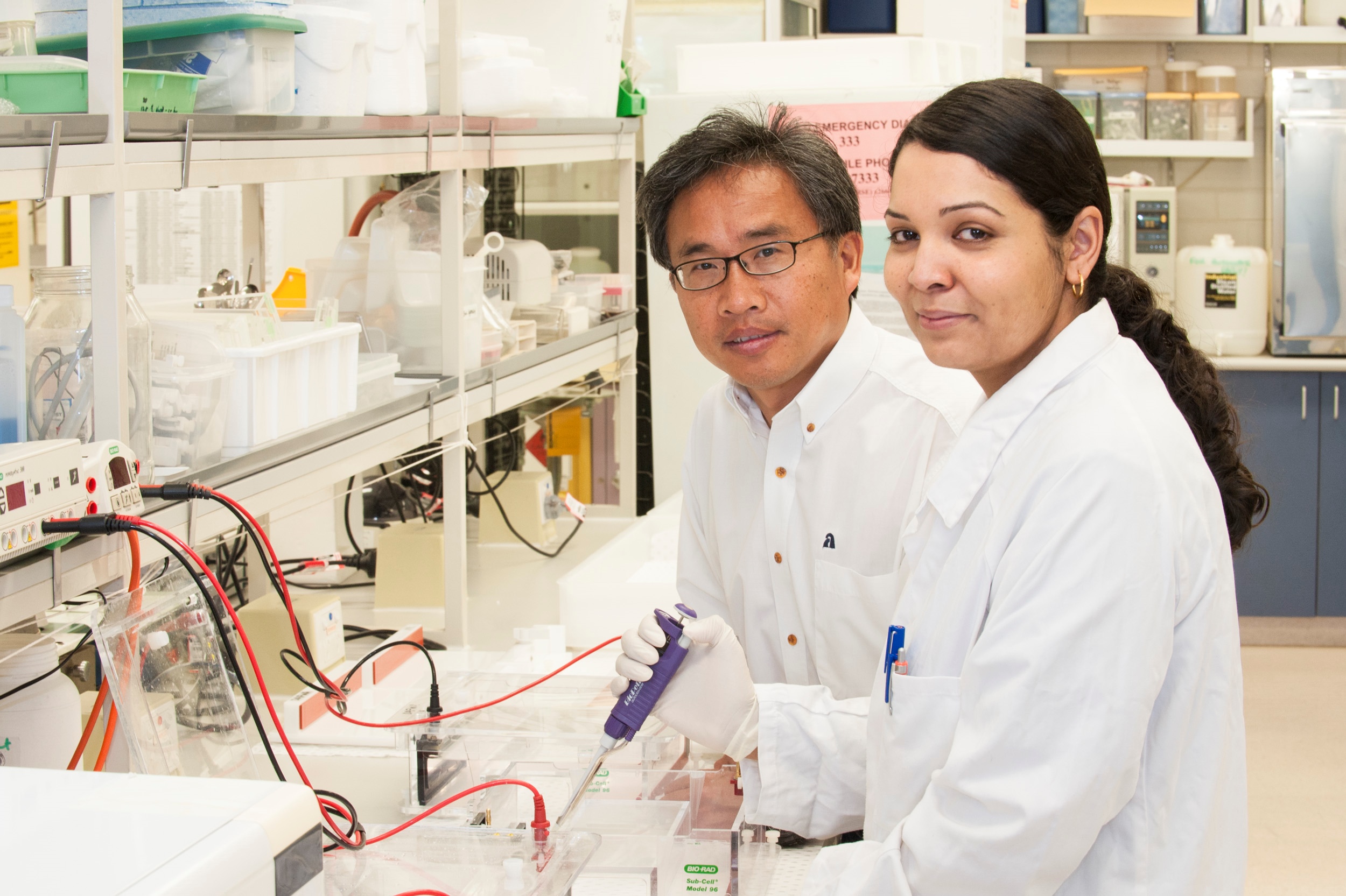 A man and a woman in a laboratory.