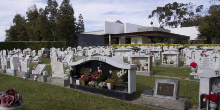 lawn section at Fremantle Cemetery near the mausoleum