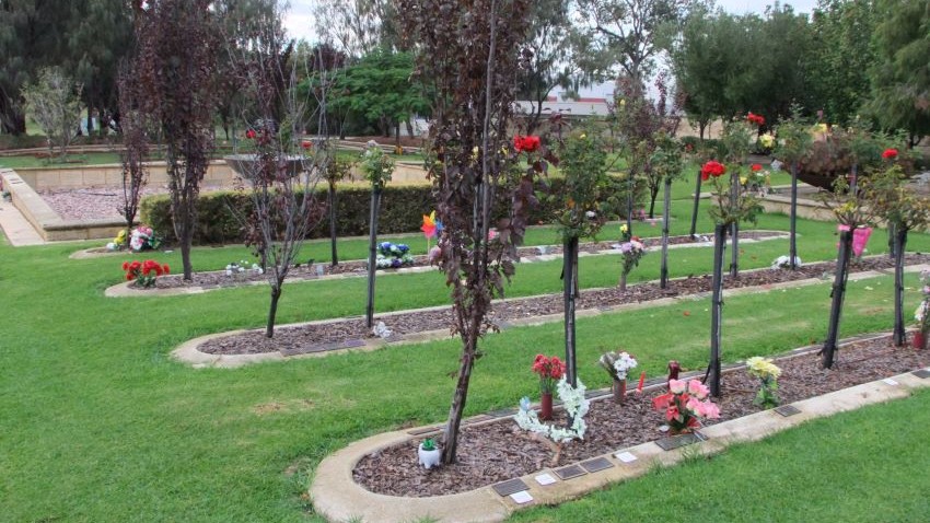 garden of remembrance in Sainsbury Gardens at Fremantle Cemetery